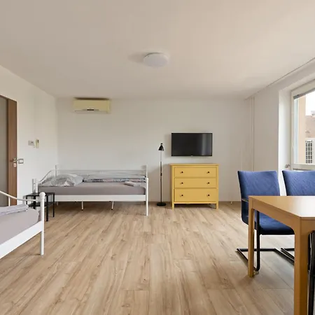 بيت ضيافة Moon اوسترافا